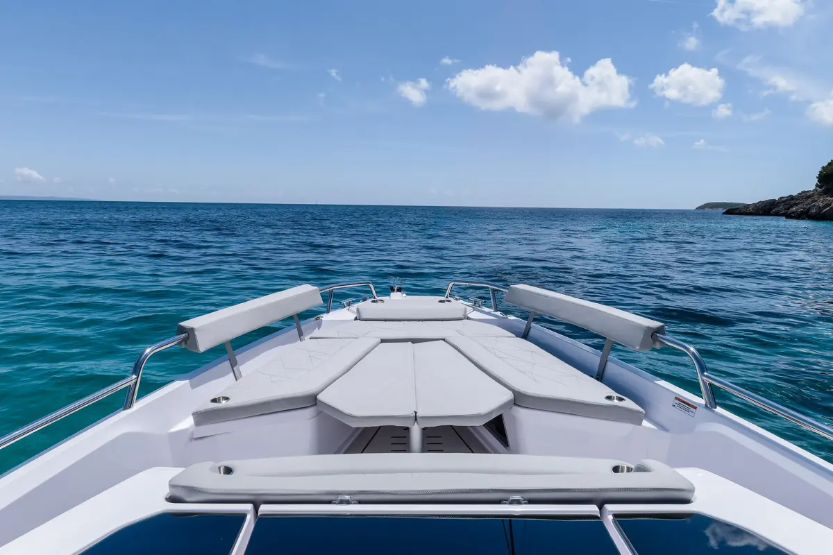 Axopar 28, main deck — Yacht Hire Marbella, Marbella. Axopar 28 — 30m