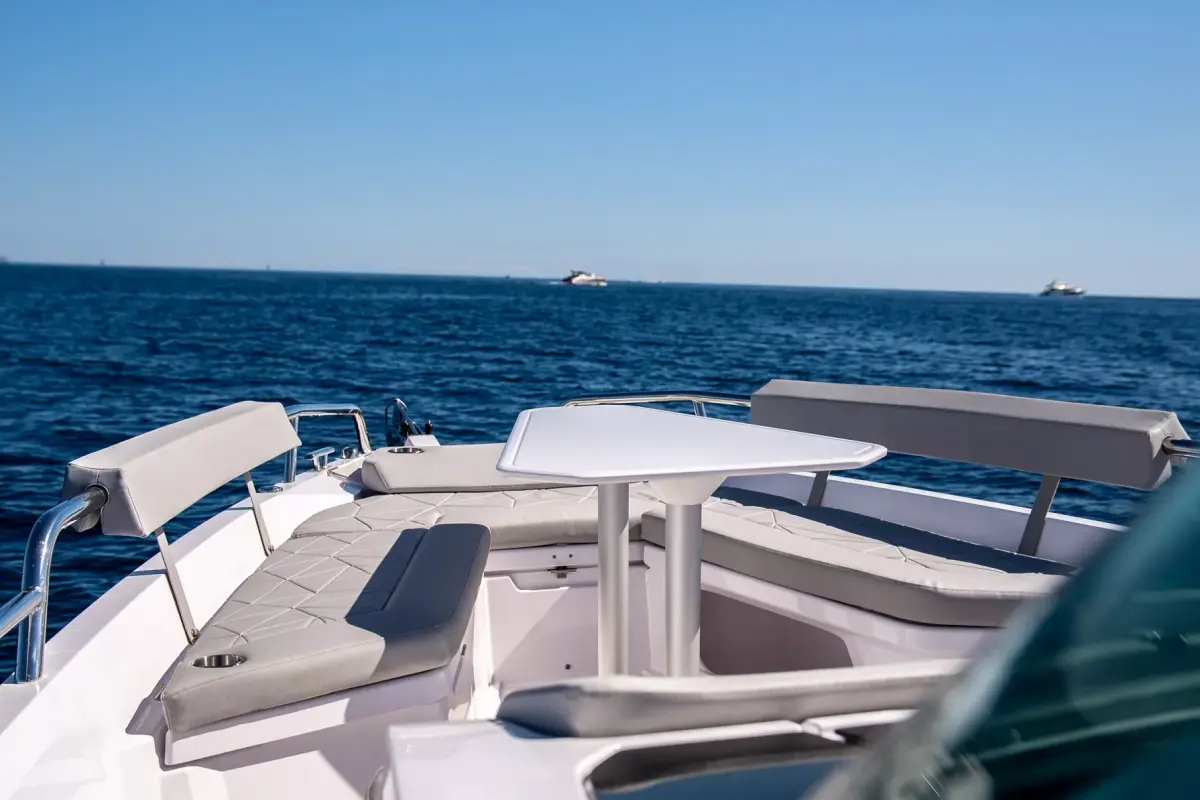 Axopar 28, master cabin — Yacht Hire Marbella, Marbella. Axopar 28 — 30m