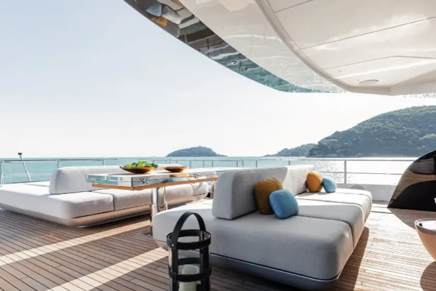 Azimut 116, salon — Yacht Hire Marbella, Marbella. Azimut 116 — 36m