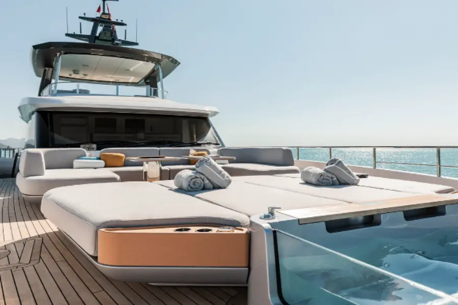 Azimut 116, flybridge — Yacht Hire Marbella, Marbella. Azimut 116 — 36m