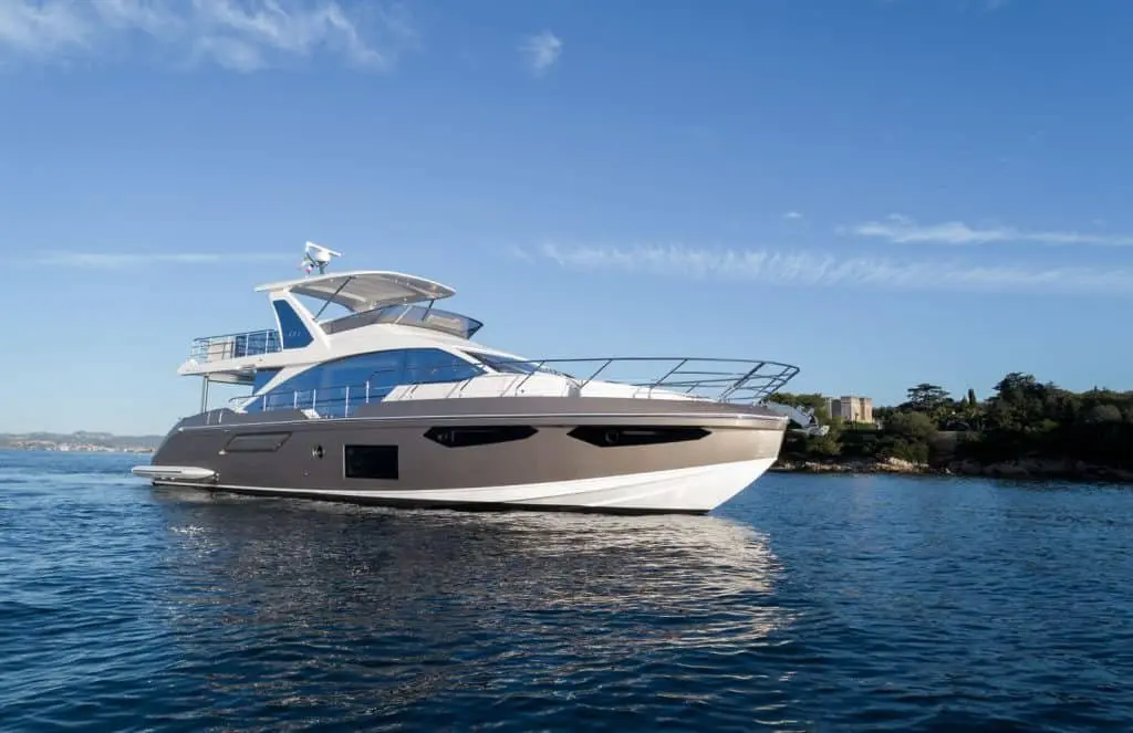 Azimut 60 Fly, main deck — Yacht Hire Marbella, Marbella. Azimut 60 Fly — 20m