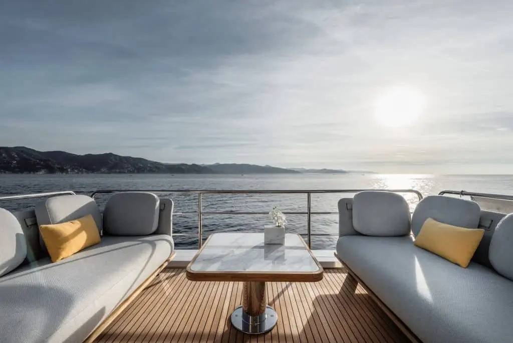 Azimut 60 Fly, flybridge — Yacht Hire Marbella, Marbella. Azimut 60 Fly — 20m