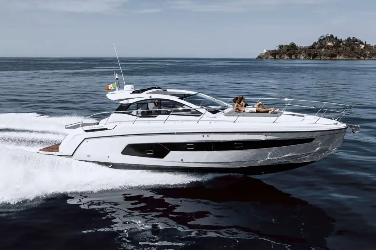 Azimut 45, exterior — Yacht Hire Marbella, Marbella. Azimut 45 — 13.7m
