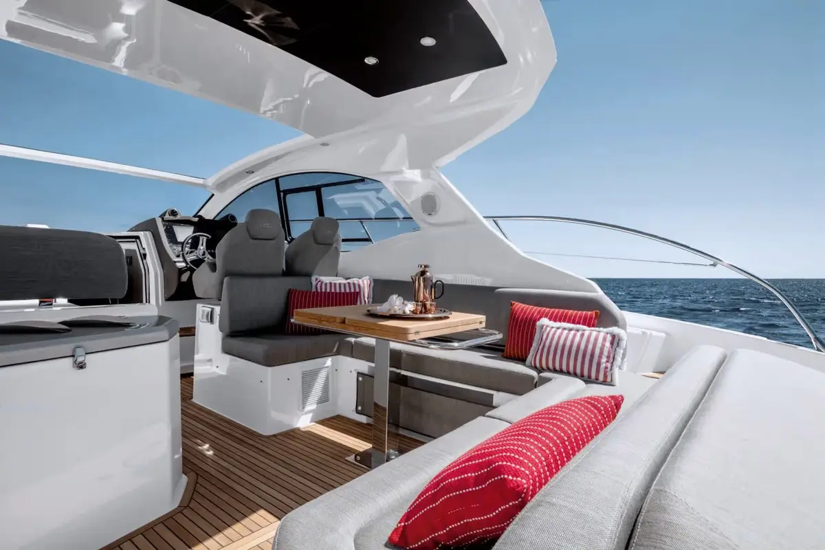 Azimut 45, main deck — Yacht Hire Marbella, Marbella. Azimut 45 — 13.7m