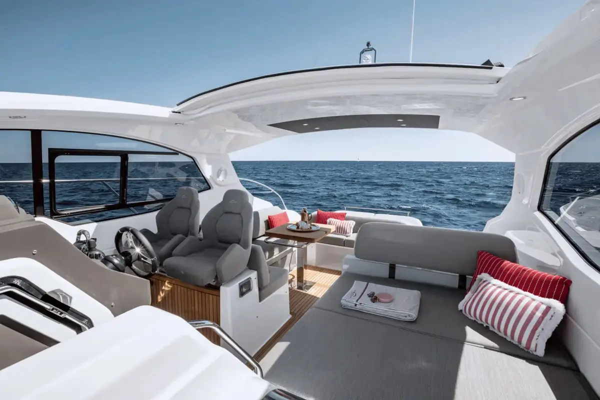 Azimut 45, aft deck — Yacht Hire Marbella, Marbella. Azimut 45 — 13.7m