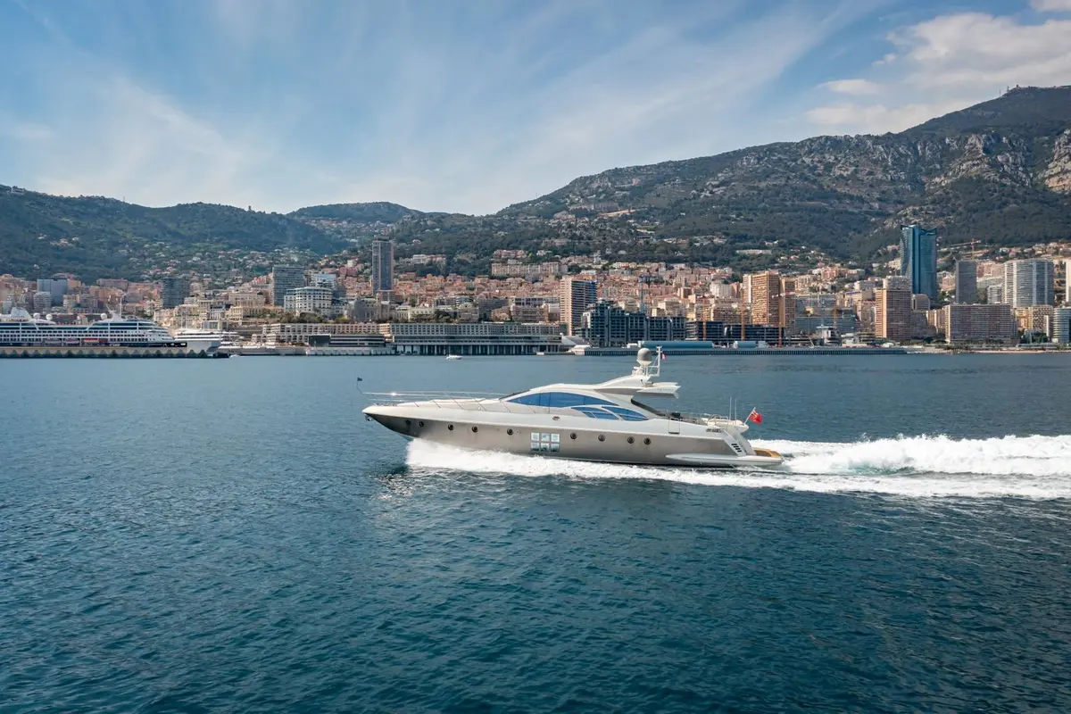 Azimut 86, main deck — Yacht Hire Marbella, Marbella. Azimut 86 — 26m