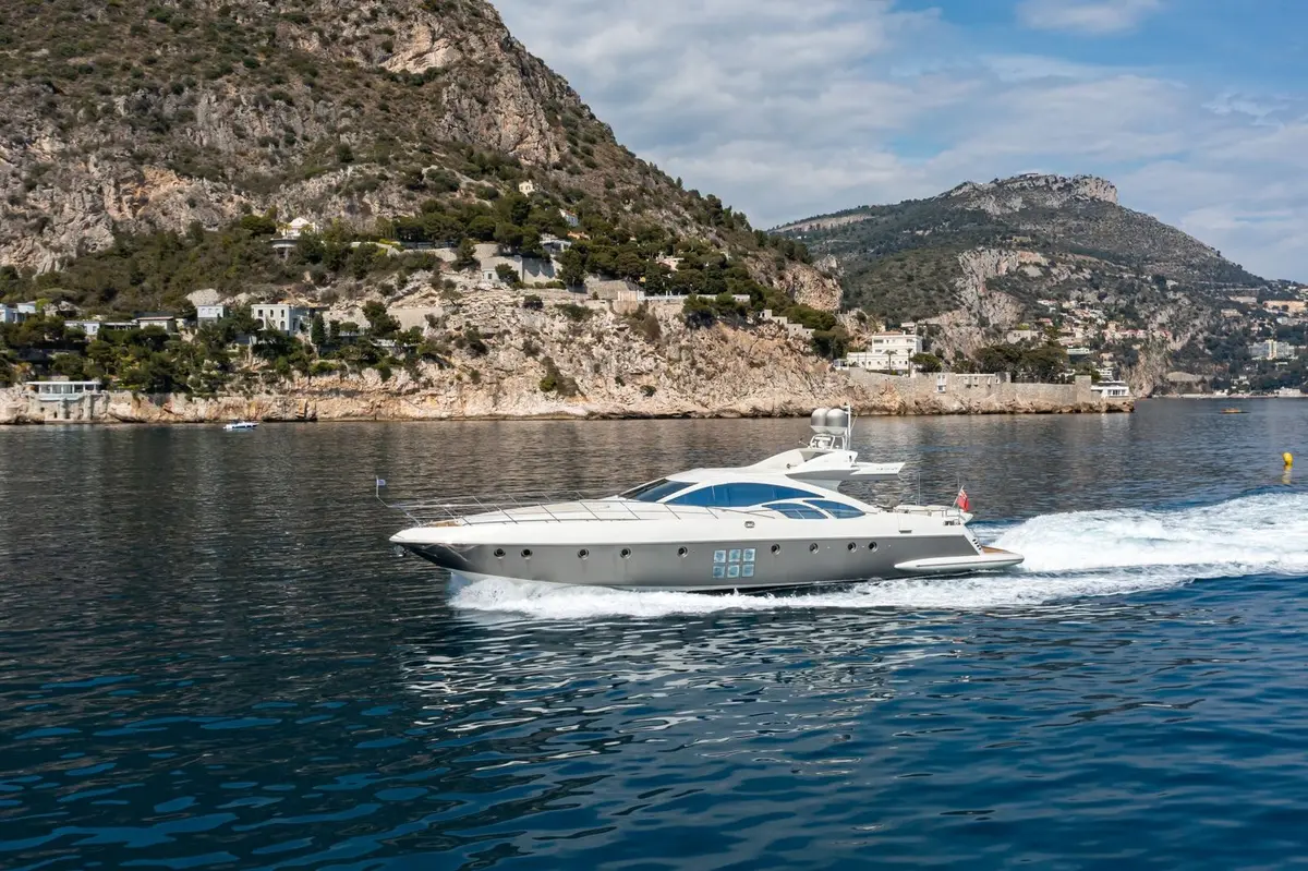 Azimut 86, aft deck — Yacht Hire Marbella, Marbella. Azimut 86 — 26m