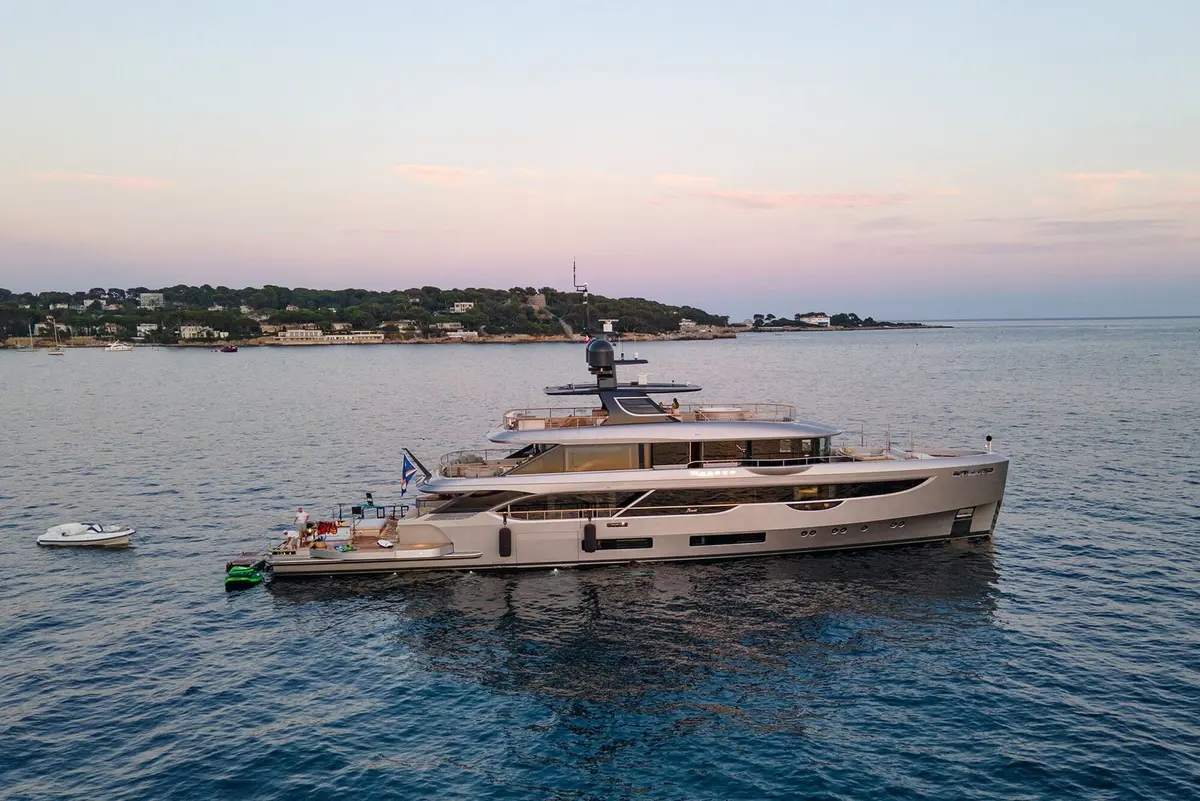 Benetti 28m, exterior — Yacht Hire Marbella, Marbella. Benetti 28m — 28m