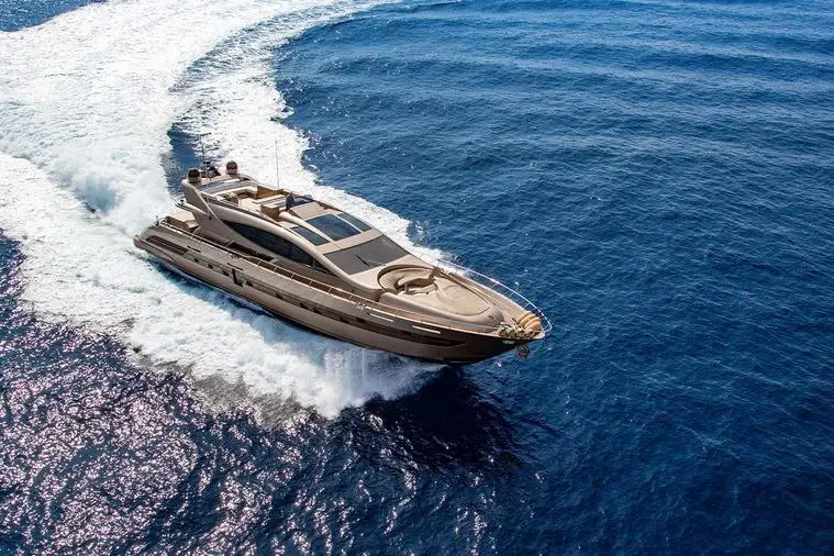 Cerri 102’ Flying Sport, main deck — Yacht Hire Marbella, Marbella. Cerri 102’ Flying Sport — 31m