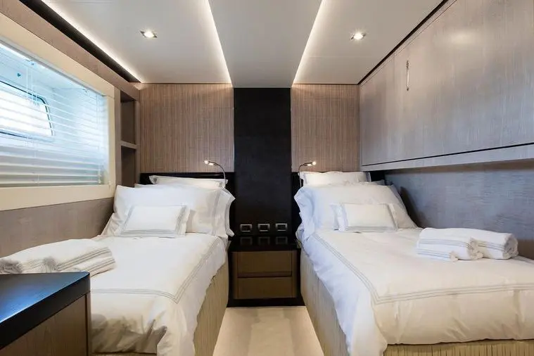 Cerri 102’ Flying Sport, salon — Yacht Hire Marbella, Marbella. Cerri 102’ Flying Sport — 31m