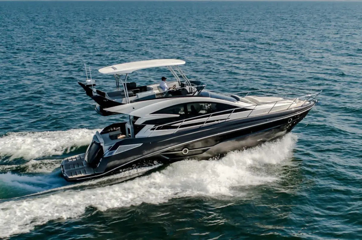 Cobrey 50 FLY, exterior — Yacht Hire Marbella, Marbella. Cobrey 50 FLY — 16m