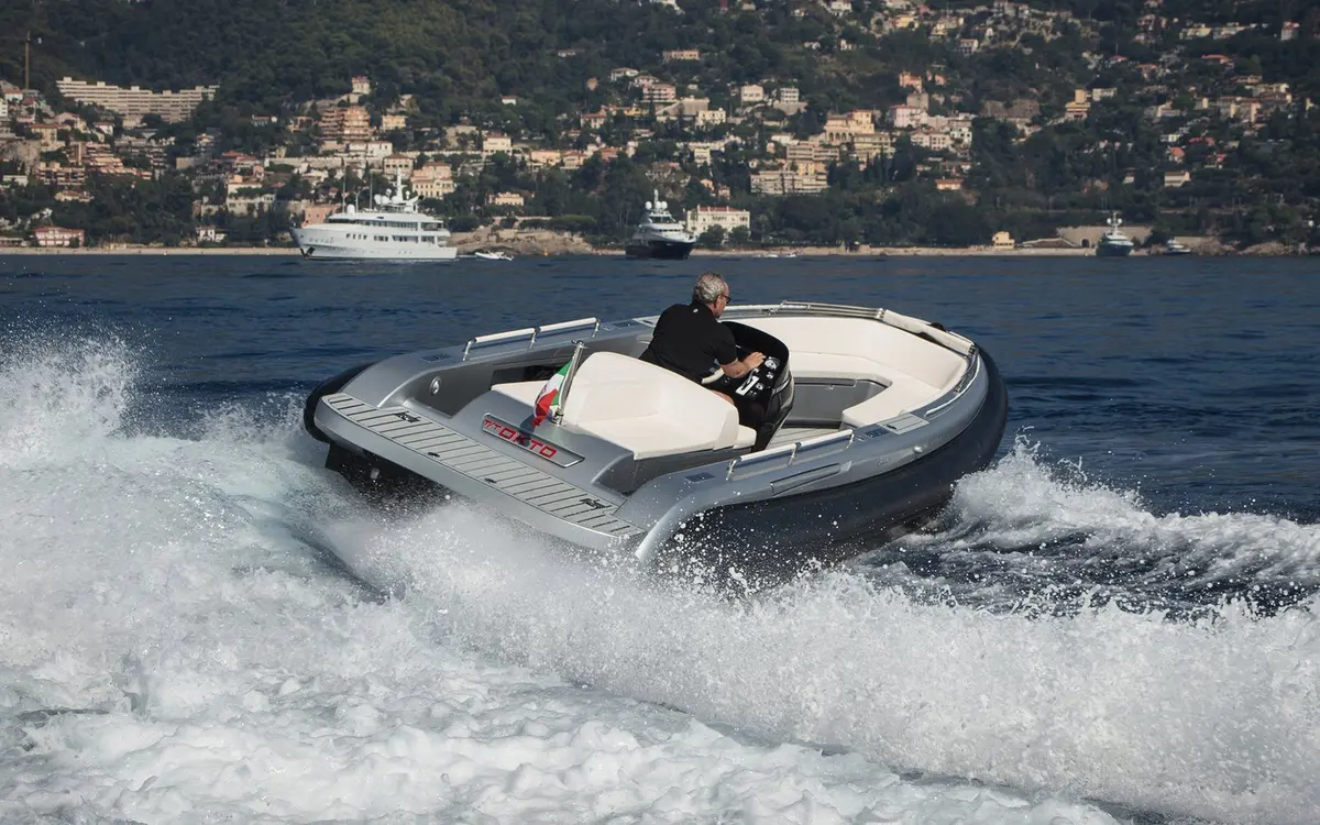 Dariel 7.5m, main deck — Yacht Hire Marbella, Marbella. Dariel 7.5m — 7.5m