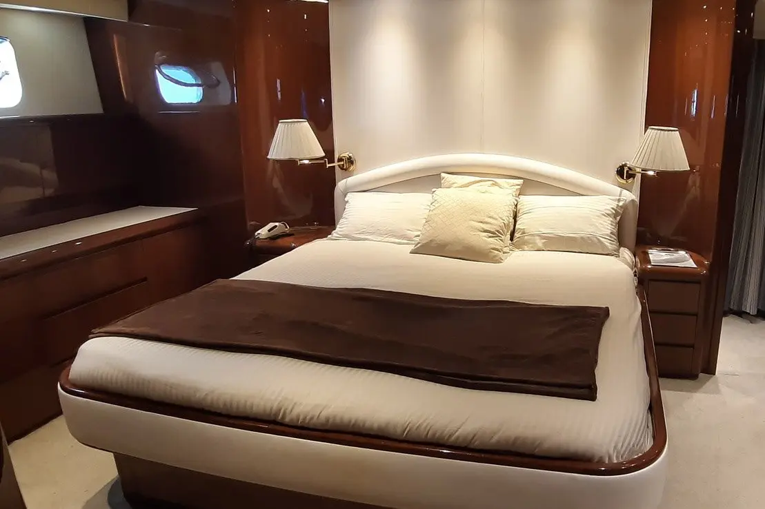 Falcon 80S, salon — Yacht Hire Marbella, Marbella. Falcon 80S — 24m