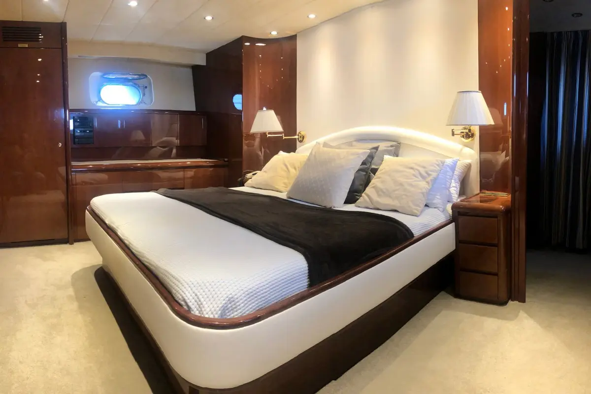 Falcon 80S, master cabin — Yacht Hire Marbella, Marbella. Falcon 80S — 24m
