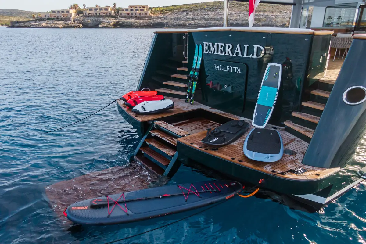 Emerald, master cabin — Yacht Hire Marbella, Marbella. Emerald — 50m