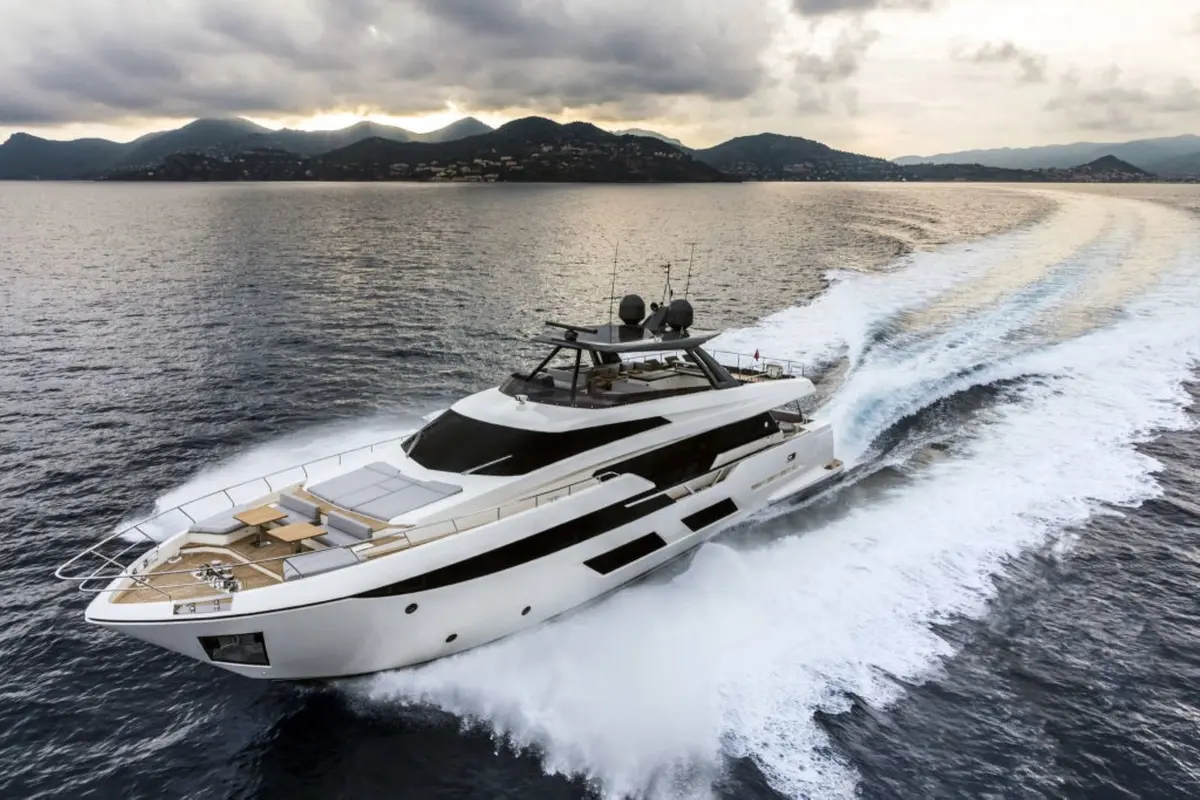 Ferretti 920, main deck — Yacht Hire Marbella, Marbella. Ferretti 920 — 28m