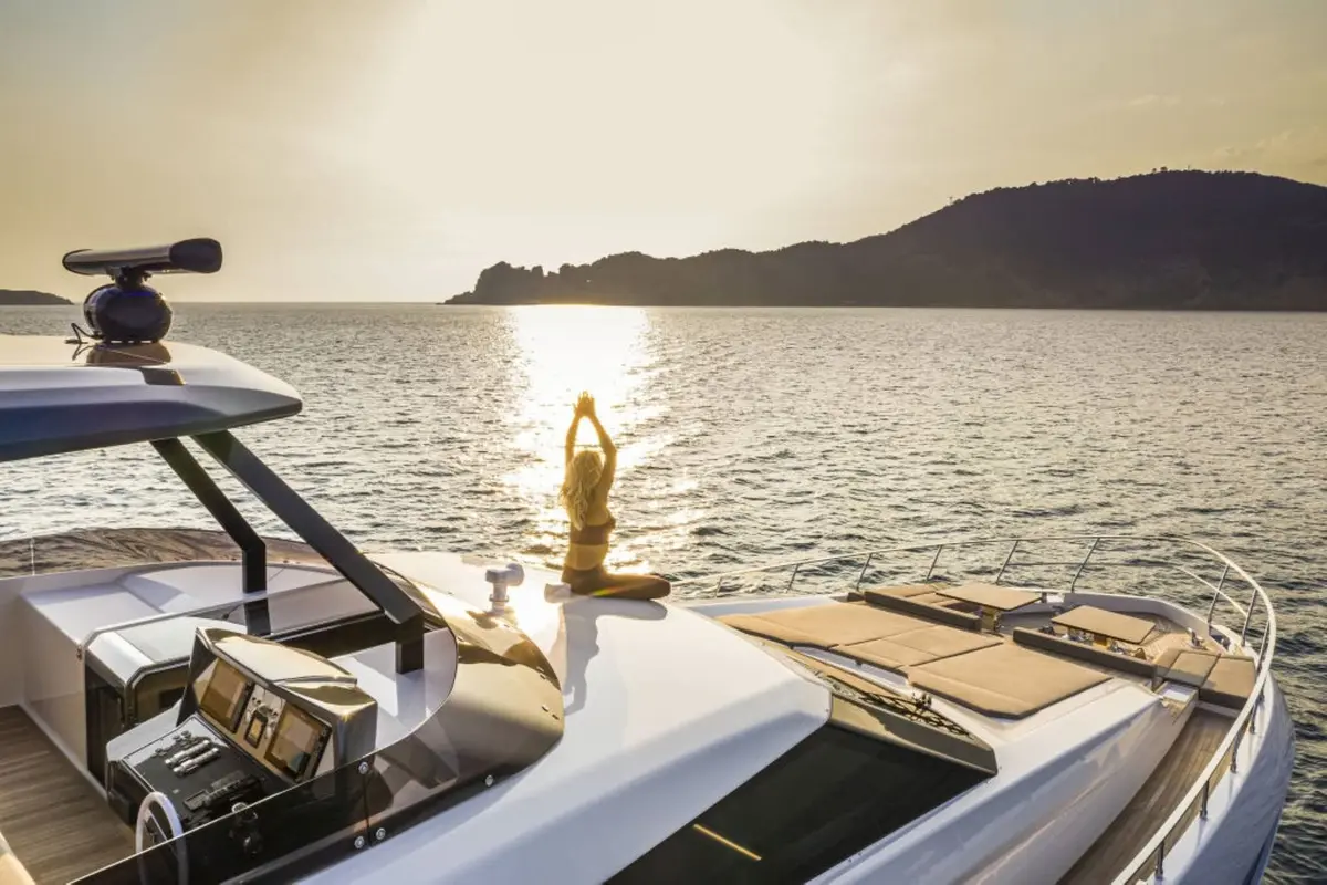 Ferretti 920, salon — Yacht Hire Marbella, Marbella. Ferretti 920 — 28m