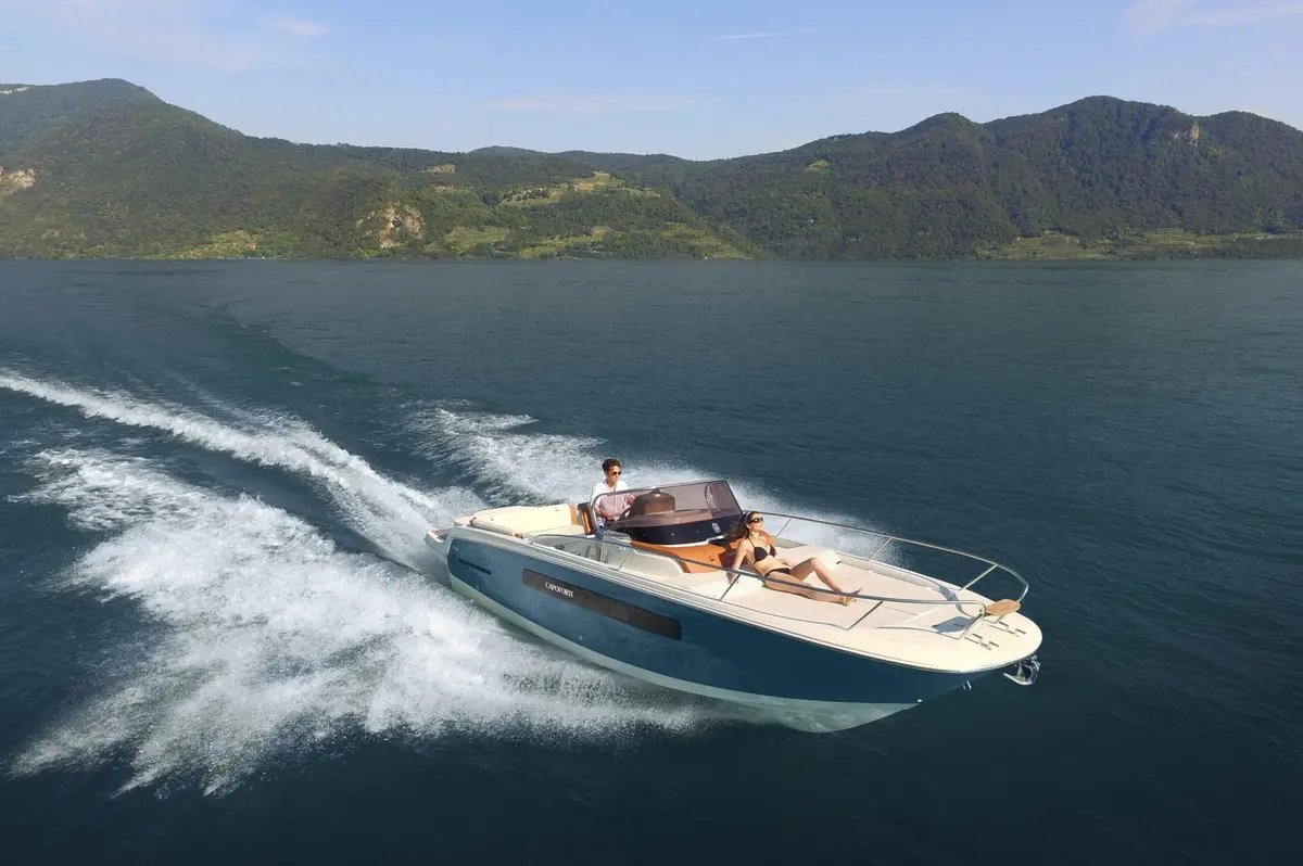Invictus 280, exterior — Yacht Hire Marbella, Marbella. Salidas cortas y ágiles por la bahía de Marbella