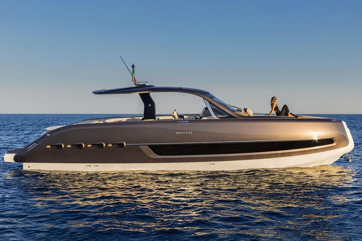Invictus 460, exterior — Yacht Hire Marbella, Marbella. Invictus 460 — 14.4m