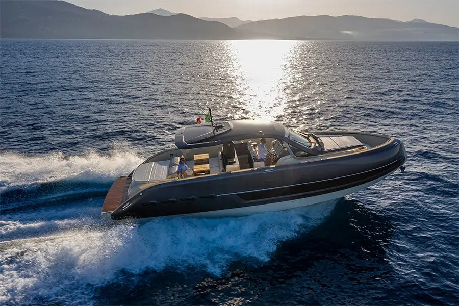 Invictus 460, main deck — Yacht Hire Marbella, Marbella. Invictus 460 — 14.4m