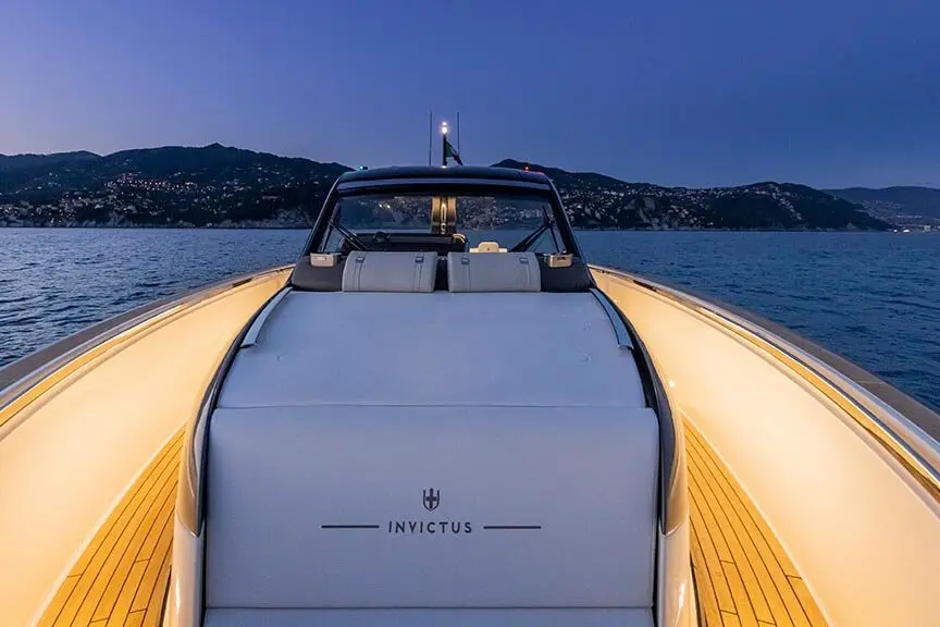 Invictus 460, salon — Yacht Hire Marbella, Marbella. Invictus 460 — 14.4m