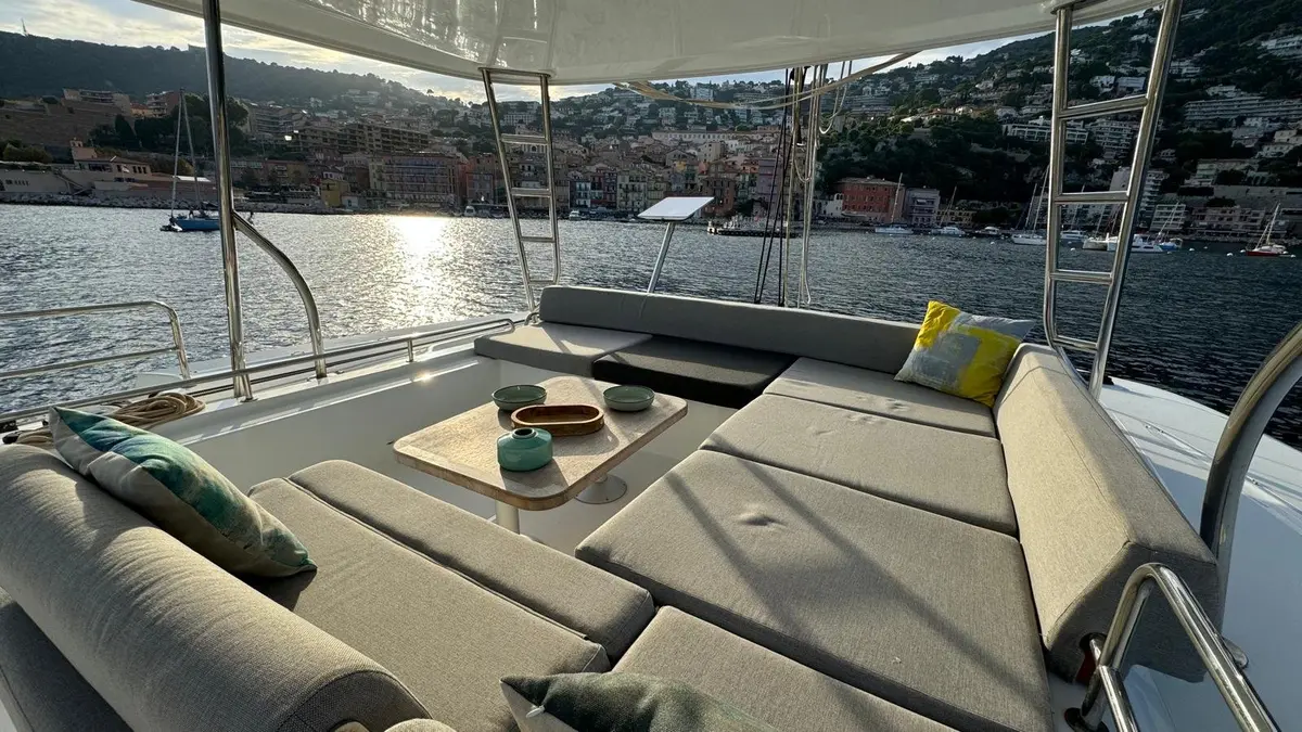 Lagoon 5.1, aft deck — Yacht Hire Marbella, Marbella. Lagoon 5.1 — 14m