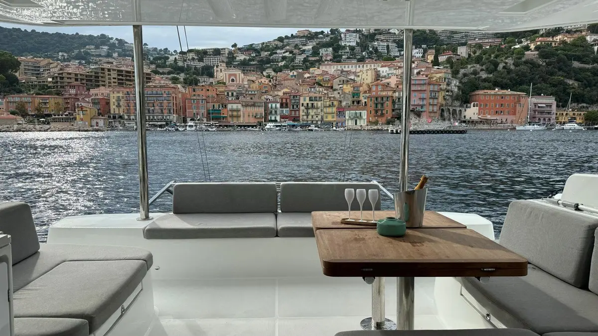 Lagoon 5.1, salon — Yacht Hire Marbella, Marbella. Lagoon 5.1 — 14m
