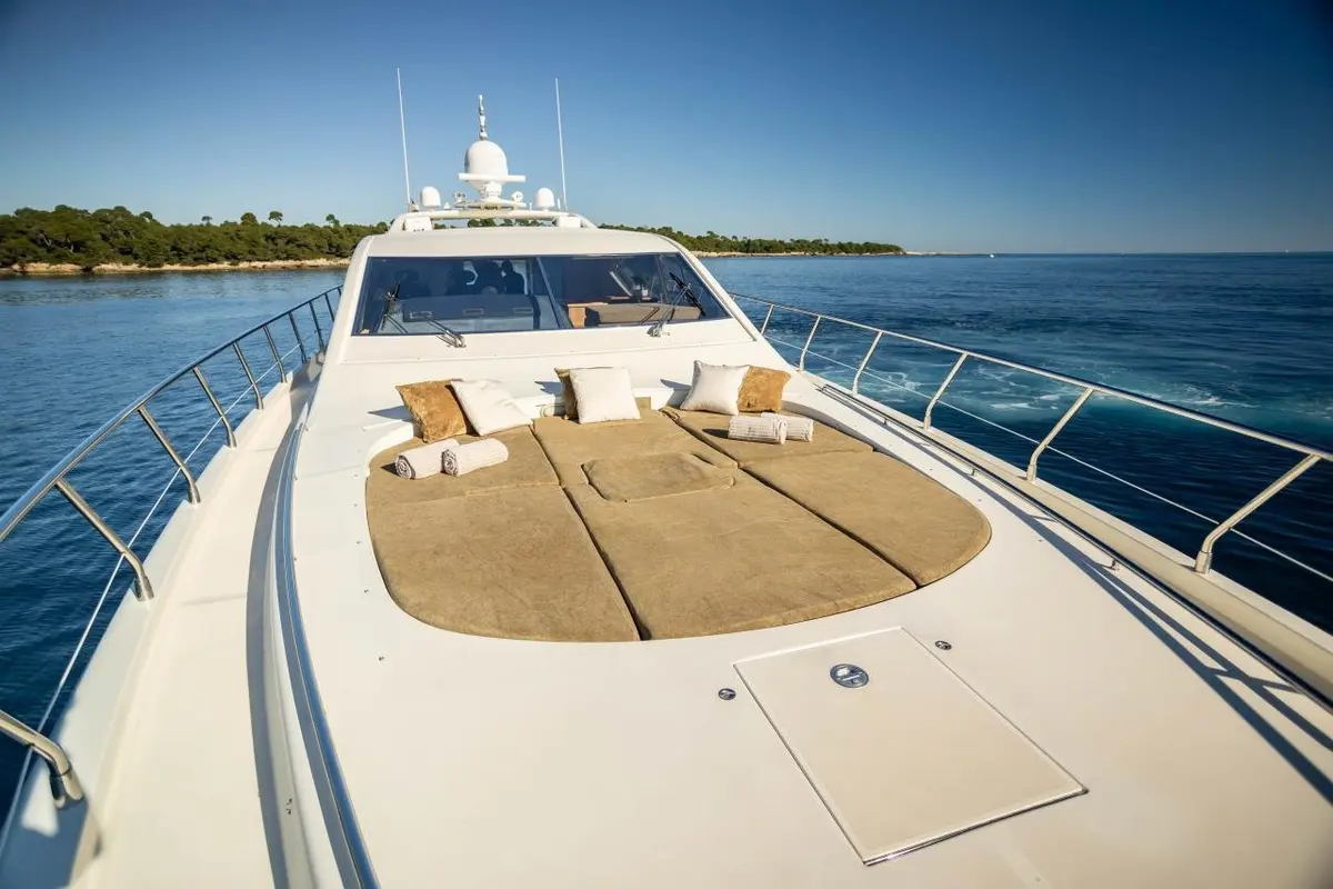 Leopard 24, salon — Yacht Hire Marbella, Marbella. Leopard 24 — 24m