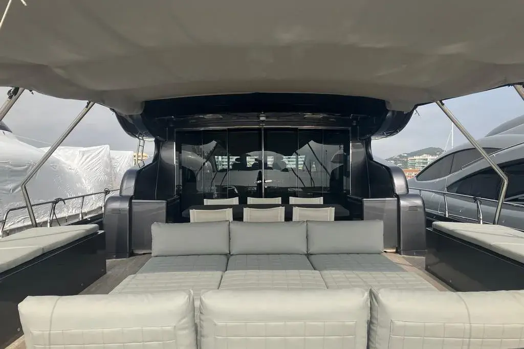 Leopard 31, salon — Yacht Hire Marbella, Marbella. Leopard 31 — 31m