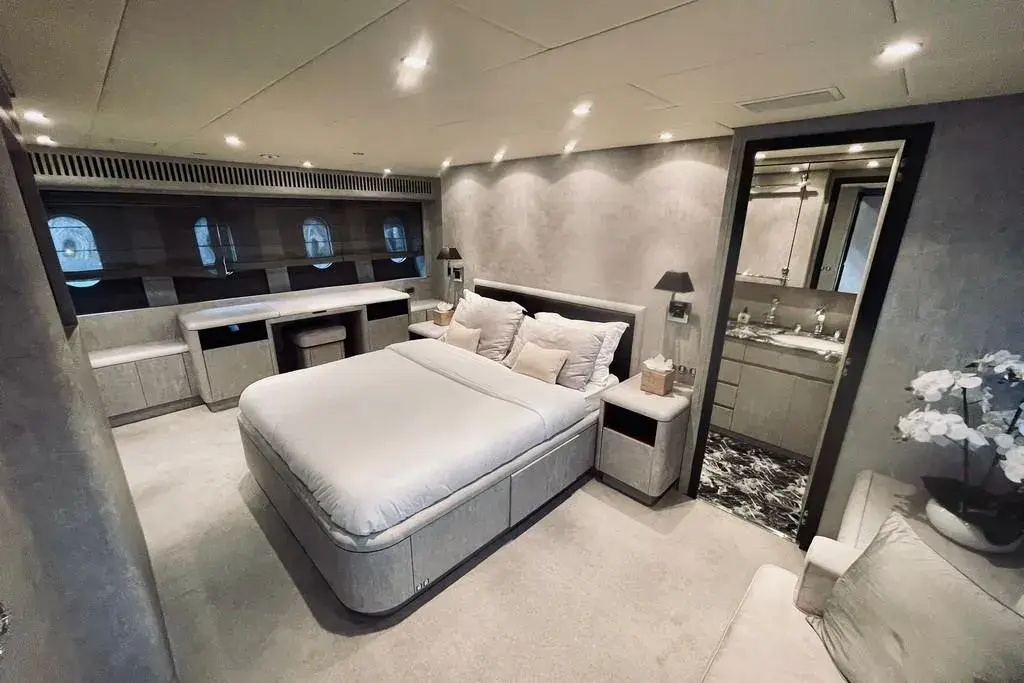 Leopard 31, master cabin — Yacht Hire Marbella, Marbella. Leopard 31 — 31m