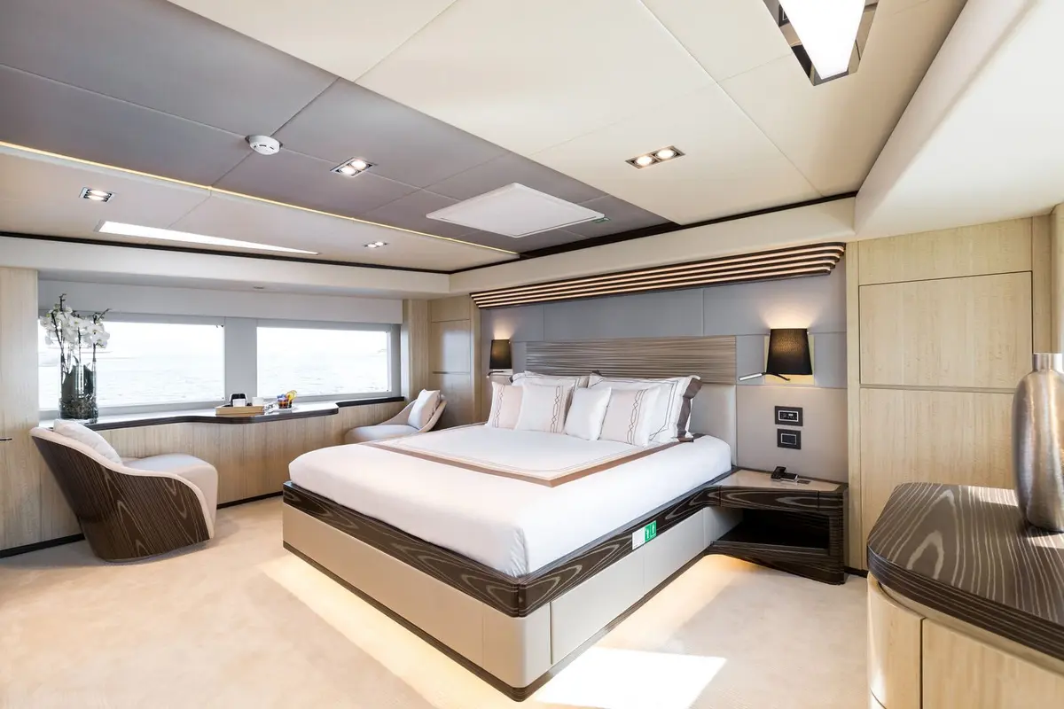 Majesty 100, salon — Yacht Hire Marbella, Marbella. Majesty 100 — 32m