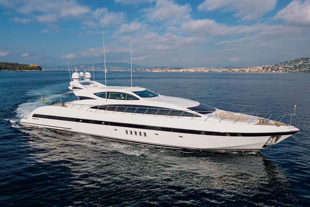 Mangusta 105, exterior — Yacht Hire Marbella, Marbella. Mangusta 105 — 31m