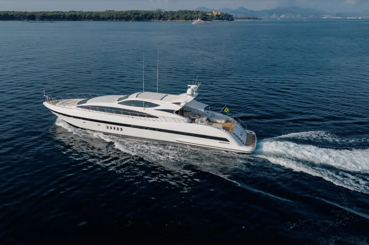 Mangusta 105, aft deck — Yacht Hire Marbella, Marbella. Mangusta 105 — 31m