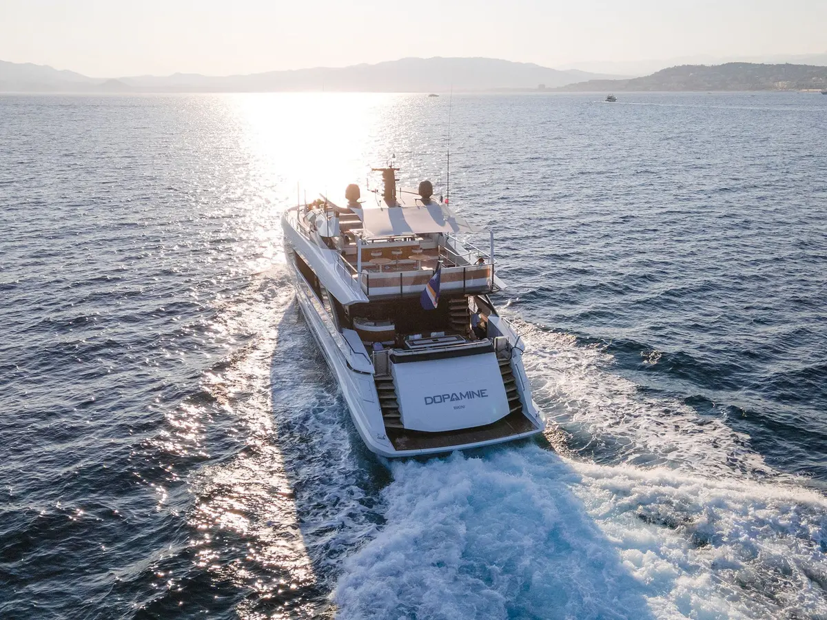 Mangusta 33, master cabin — Yacht Hire Marbella, Marbella. Mangusta 33 — 33m