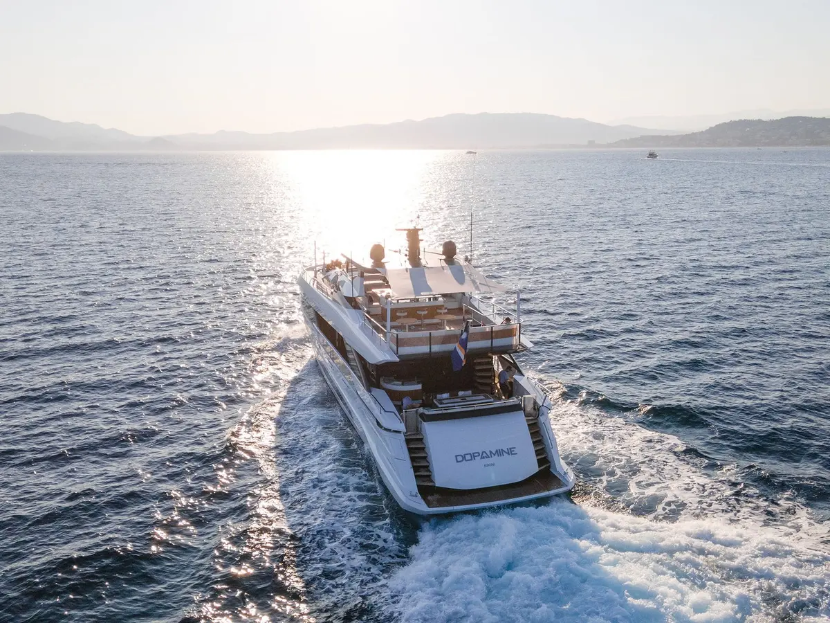 Mangusta 33, flybridge — Yacht Hire Marbella, Marbella. Mangusta 33 — 33m