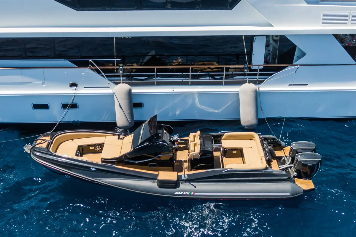 The Wellesley, salon — Yacht Hire Marbella, Marbella. The Wellesley — 56m