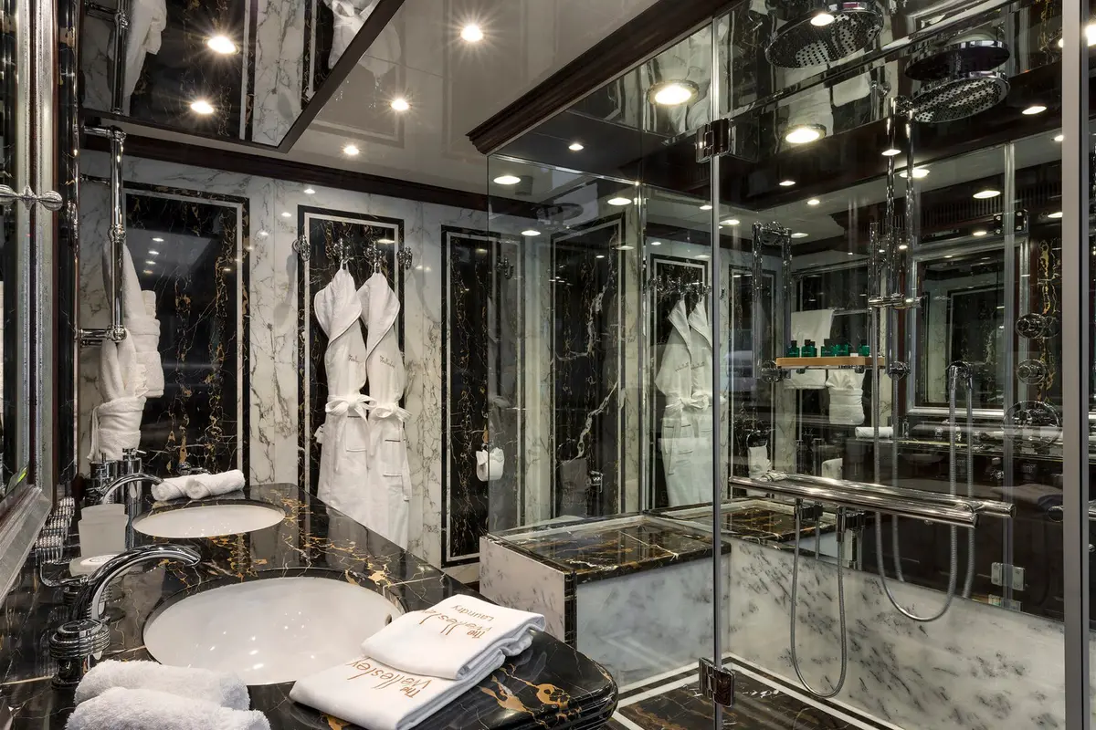 The Wellesley, master cabin — Yacht Hire Marbella, Marbella. The Wellesley — 56m