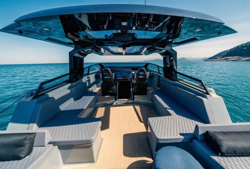 Okean 55, salon — Yacht Hire Marbella, Marbella. Okean 55 — 16m