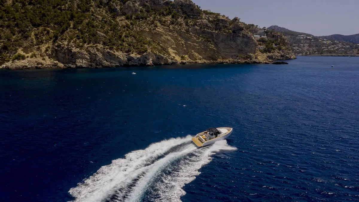 Pardo 38, salon — Yacht Hire Marbella, Marbella. Pardo 38 — 11.56m