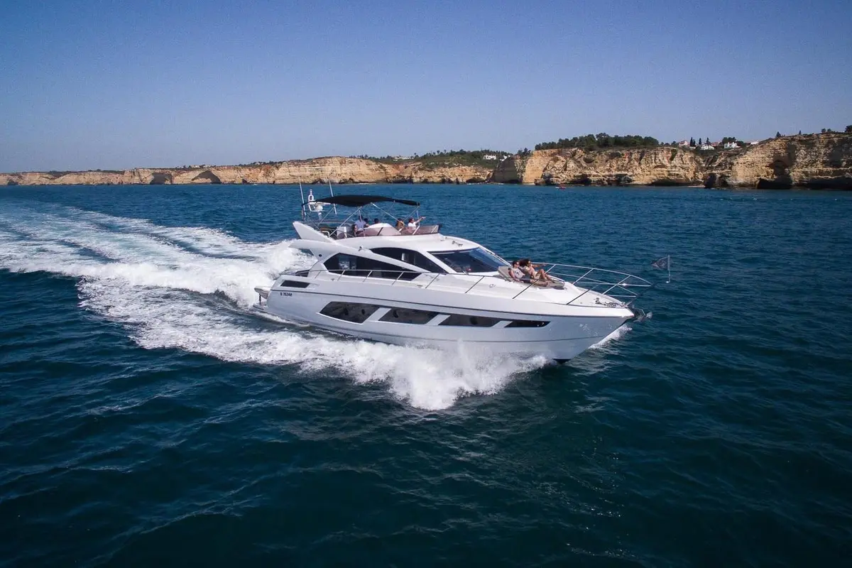Pardo 38, master cabin — Yacht Hire Marbella, Marbella. Pardo 38 — 11.56m