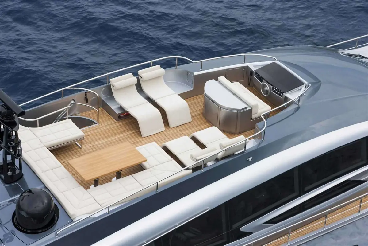 Pershing 108, master cabin — Yacht Hire Marbella, Marbella. Pershing 108 — 33m