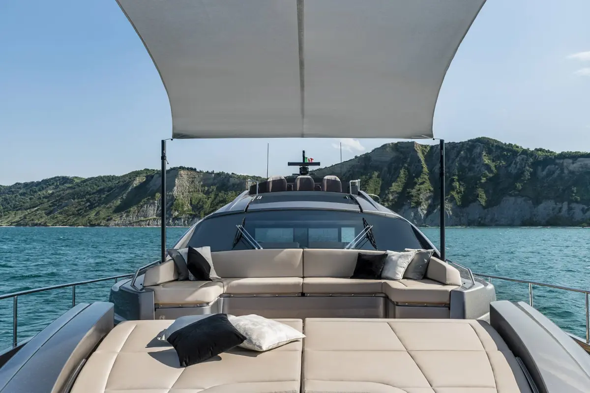 Pershing 8X, salon — Yacht Hire Marbella, Marbella. Pershing 8X — 25m
