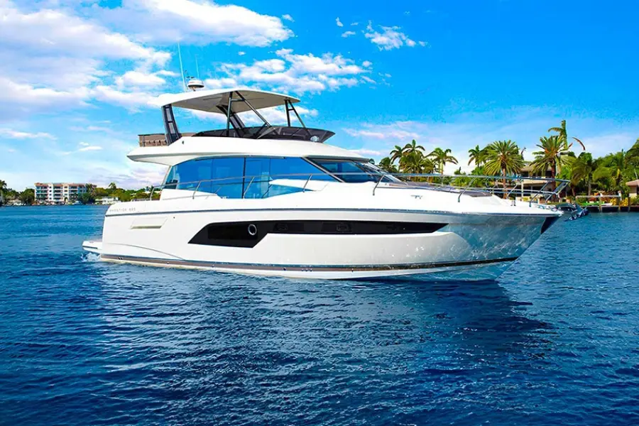 Prestige 520 Fly, exterior — Yacht Hire Marbella, Marbella. Prestige 520 Fly — 15m