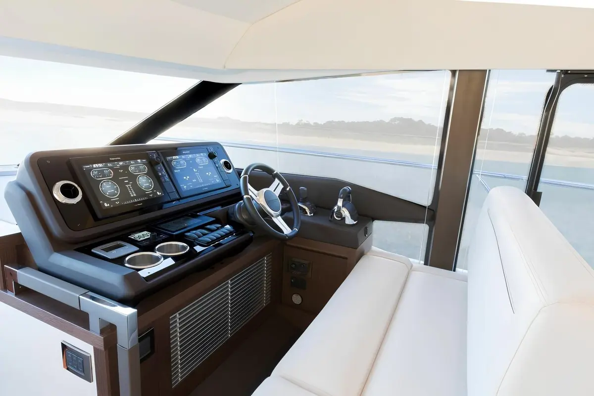 Prestige 520 Fly, main deck — Yacht Hire Marbella, Marbella. Prestige 520 Fly — 15m