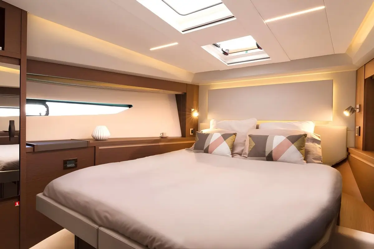 Prestige 520 Fly, aft deck — Yacht Hire Marbella, Marbella. Prestige 520 Fly — 15m