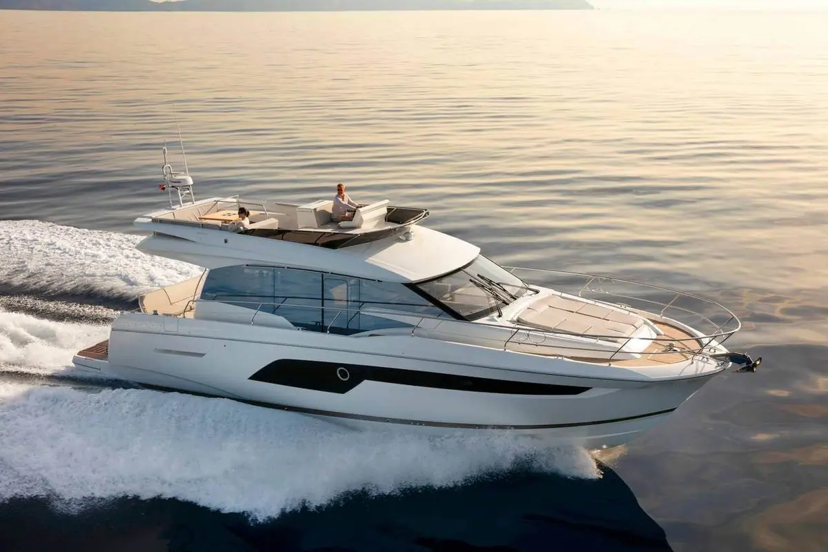 Prestige 550 FLY, main deck — Yacht Hire Marbella, Marbella. Prestige 550 FLY — 18m