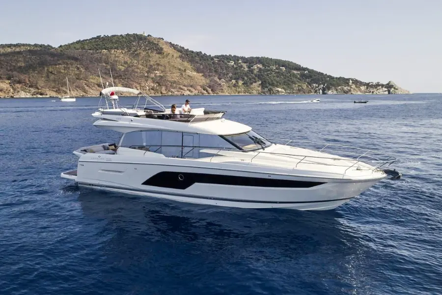 Prestige 590 Fly, exterior — Yacht Hire Marbella, Marbella. Prestige 590 Fly — 19m