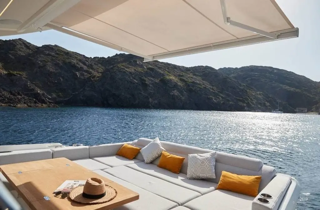 Prestige 590 Fly, main deck — Yacht Hire Marbella, Marbella. Prestige 590 Fly — 19m