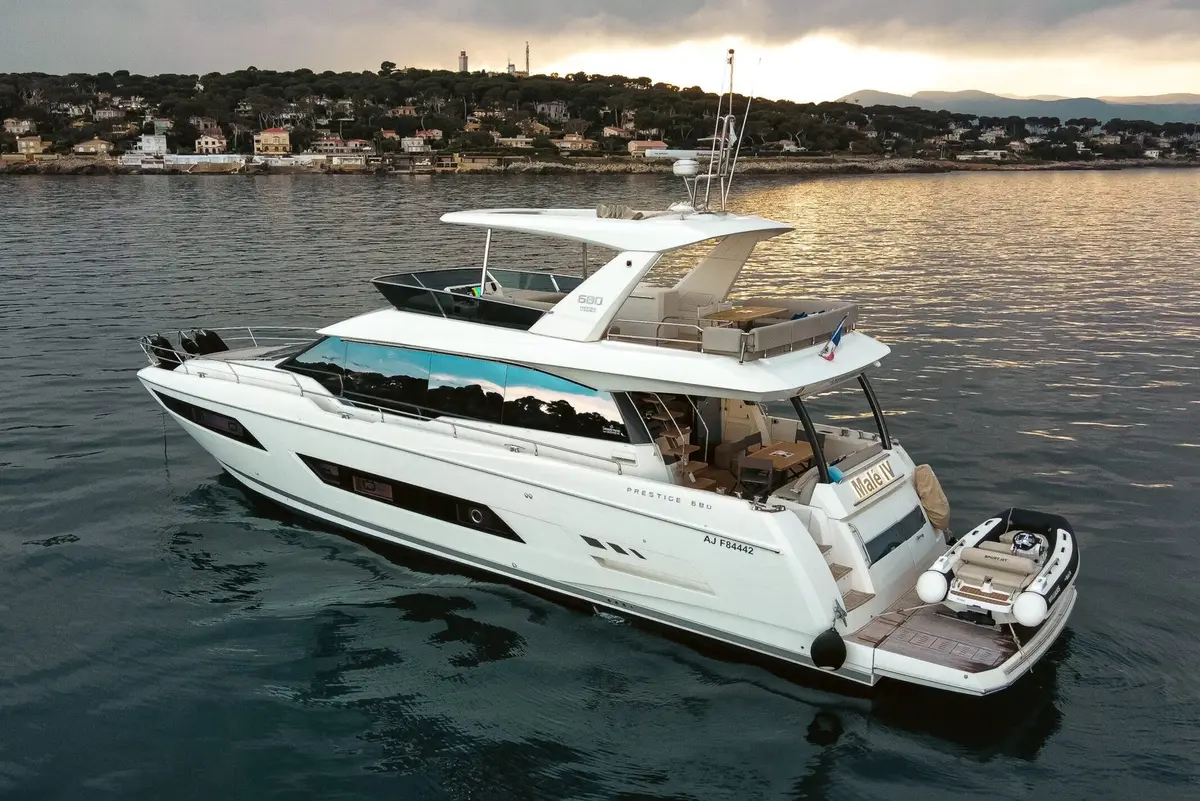 Prestige 680, exterior — Yacht Hire Marbella, Marbella. Prestige 680 — 22m
