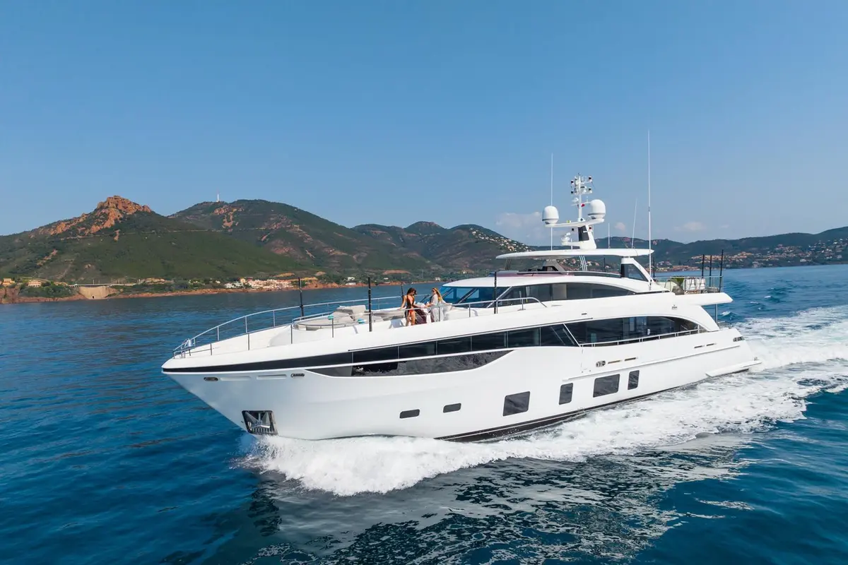 Princess 35M, salon — Yacht Hire Marbella, Marbella. Princess 35M — 35m
